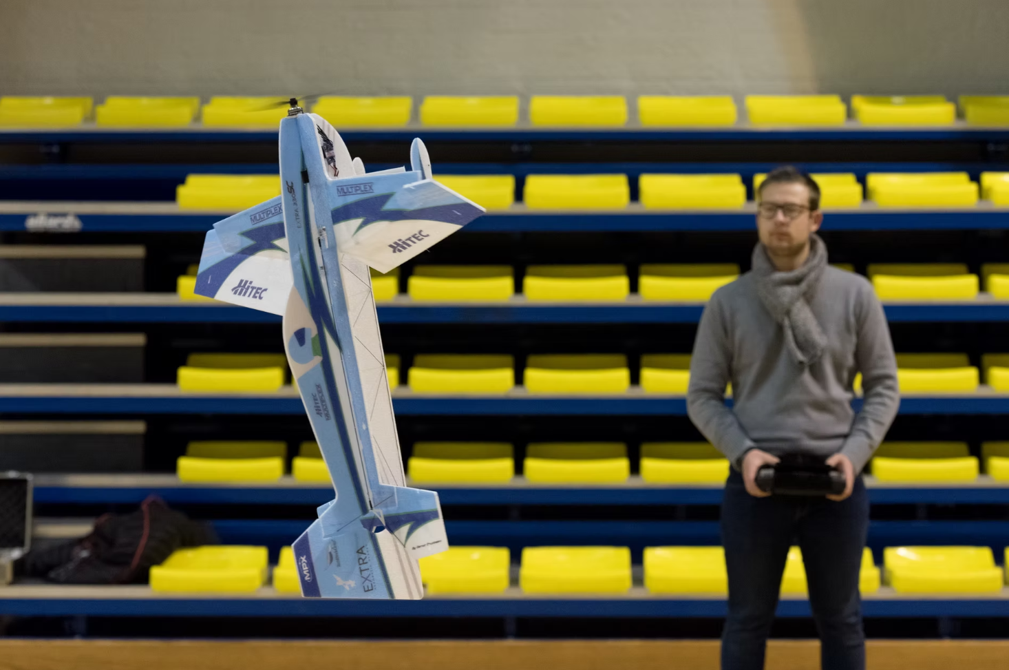 Avion ultraléger en salle